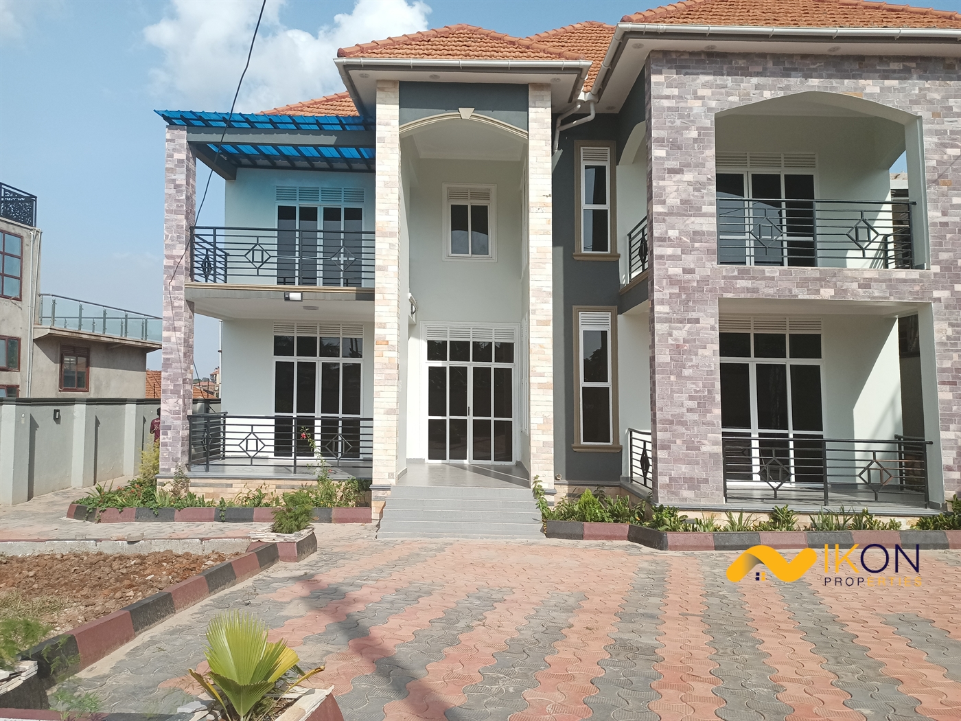 Mansion for sale in Kira Wakiso