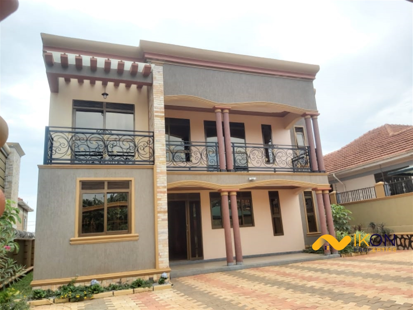 Mansion for sale in Akright Wakiso