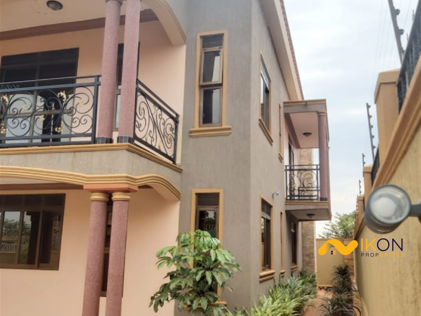 Mansion for sale in Akright Wakiso