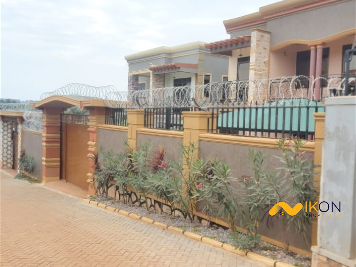 Mansion for sale in Akright Wakiso