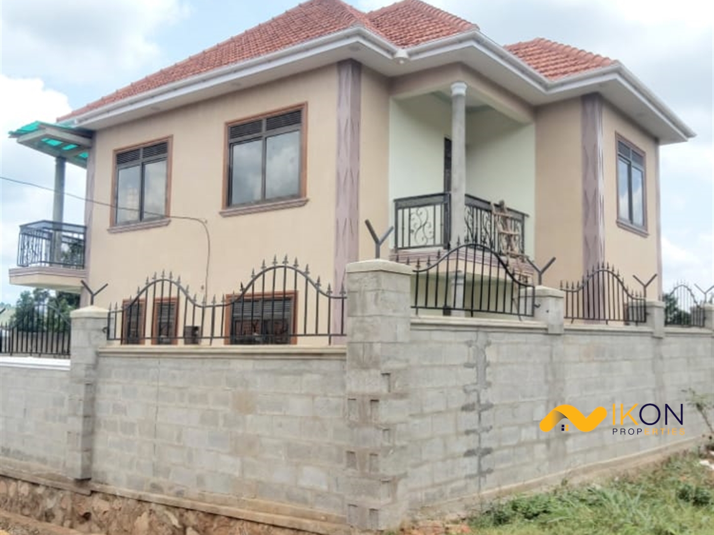 Storeyed house for sale in Kitende Wakiso