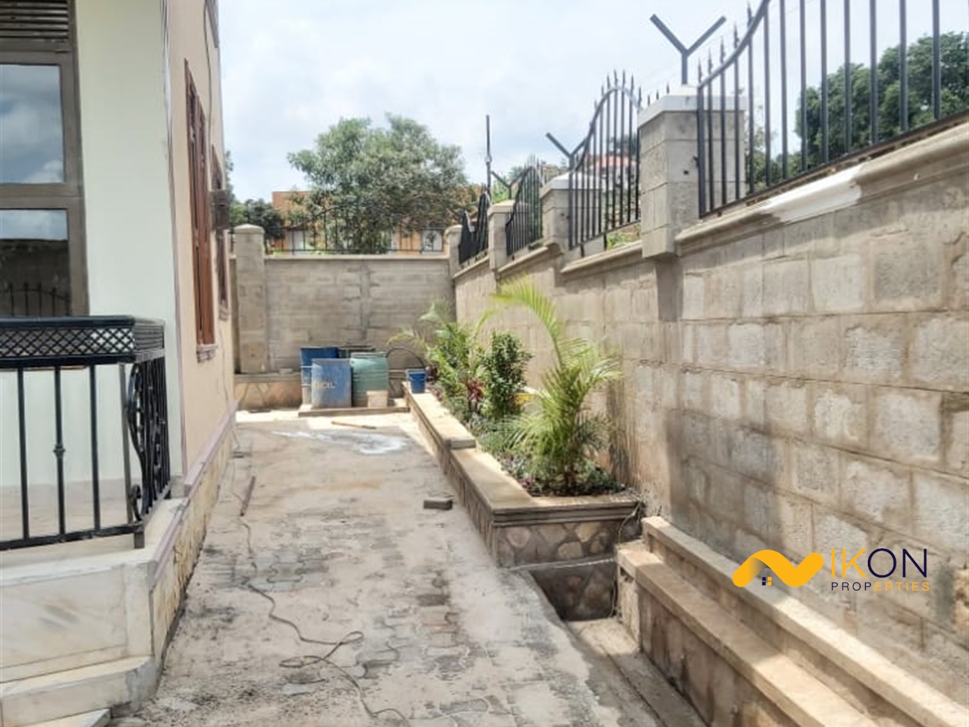 Storeyed house for sale in Kitende Wakiso