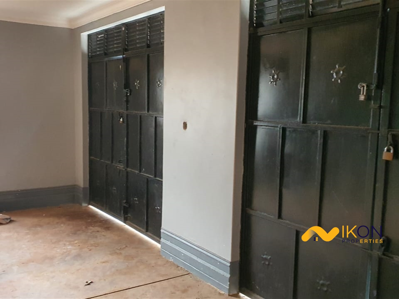 Mansion for sale in Bwebajja Wakiso