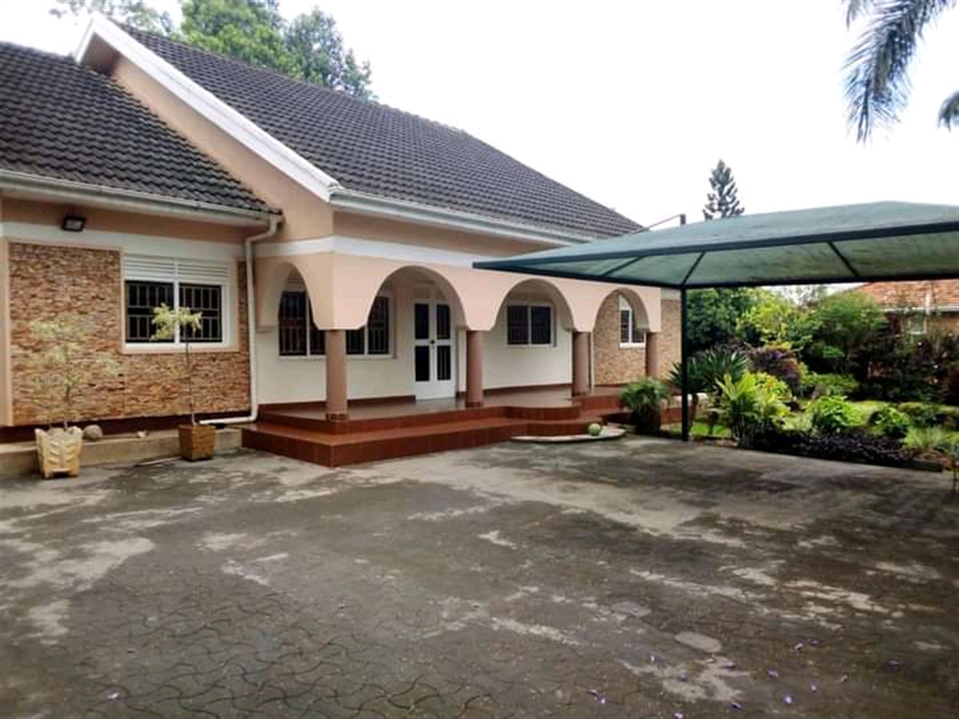 Bungalow for sale in Muyenga Wakiso