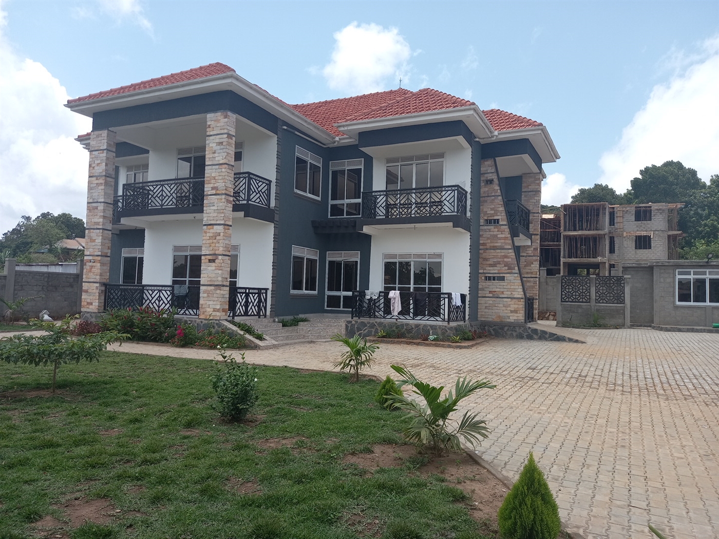 Mansion for sale in Lubowa Wakiso