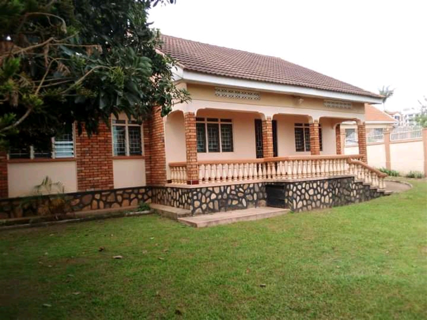 Bungalow for rent in Muyenga Wakiso