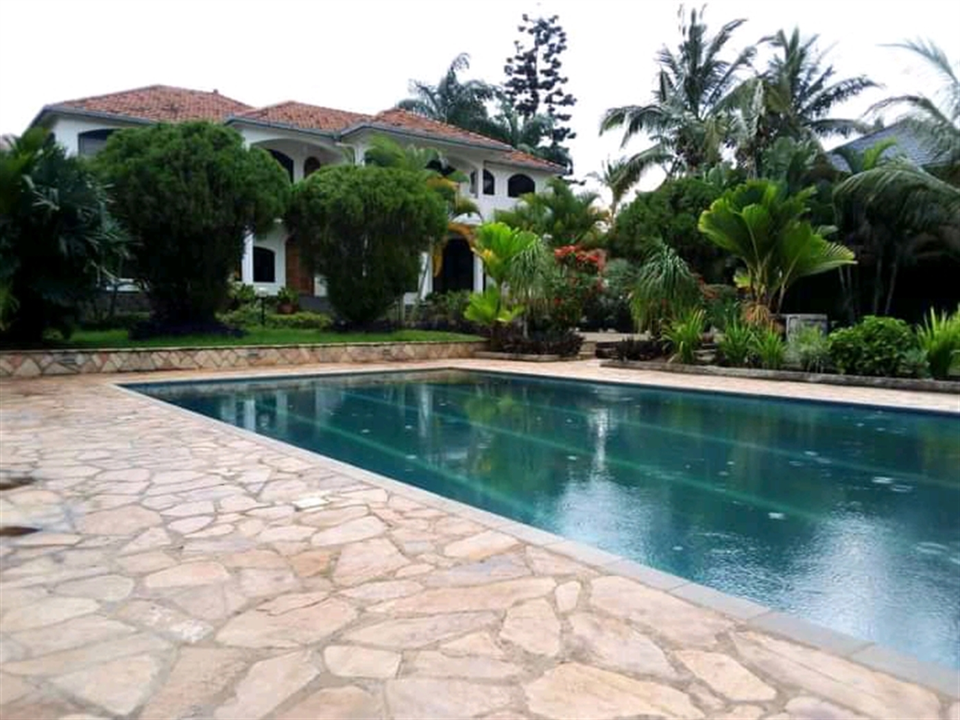 Mansion for rent in Munyonyo Wakiso