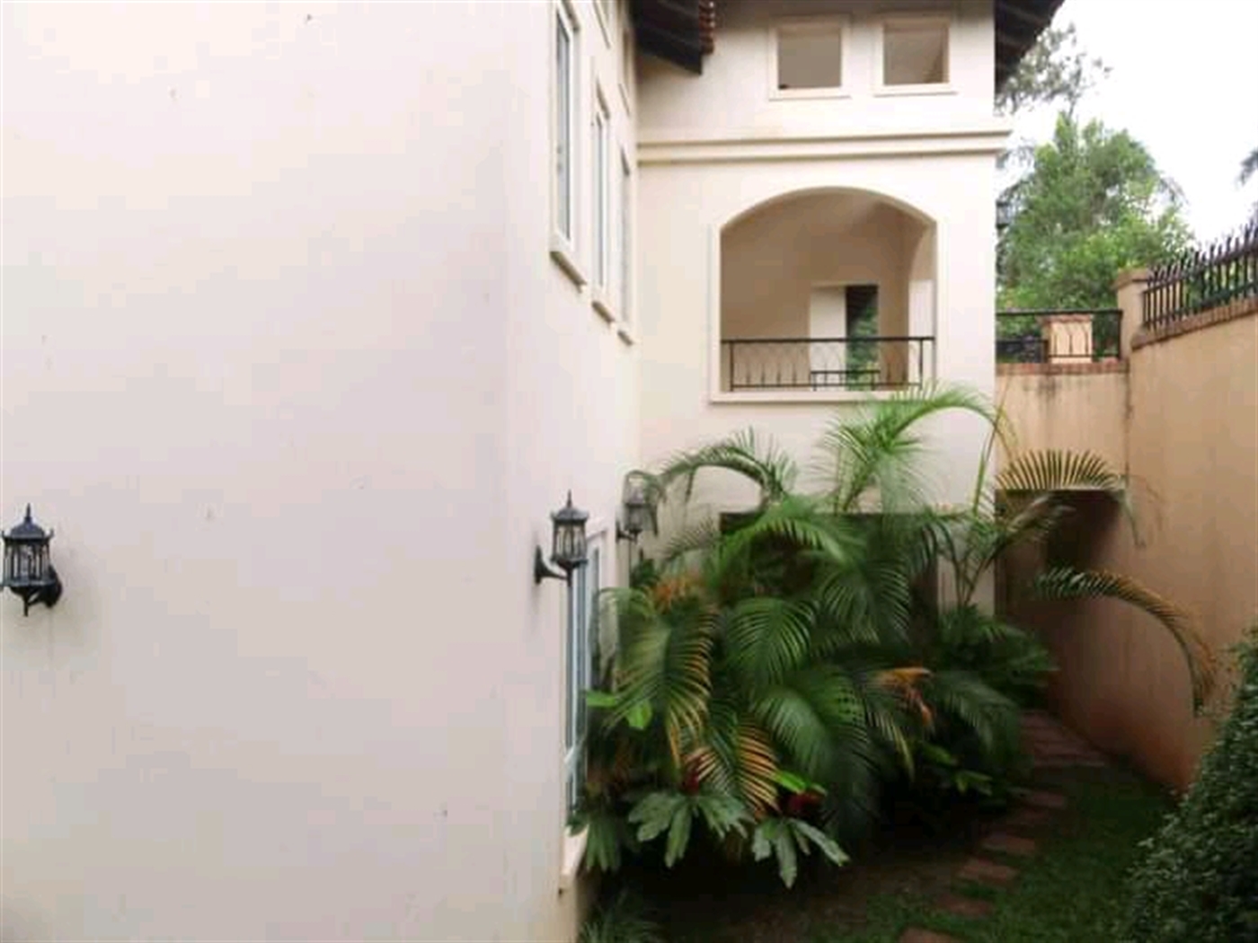 Mansion for rent in Buziga Wakiso