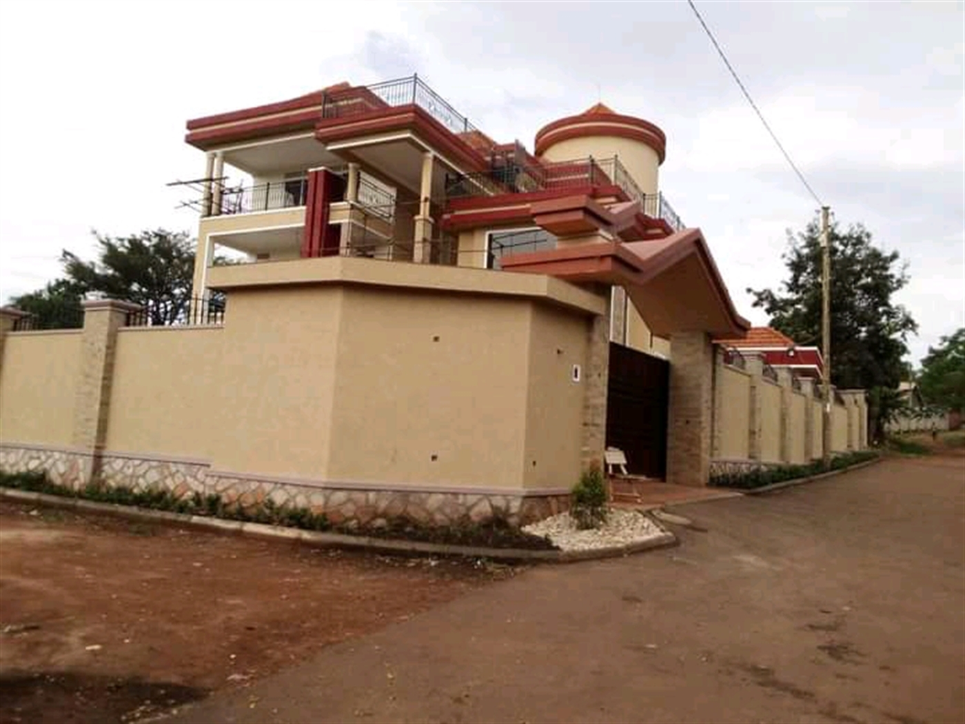 Mansion for sale in Munyonyo Wakiso