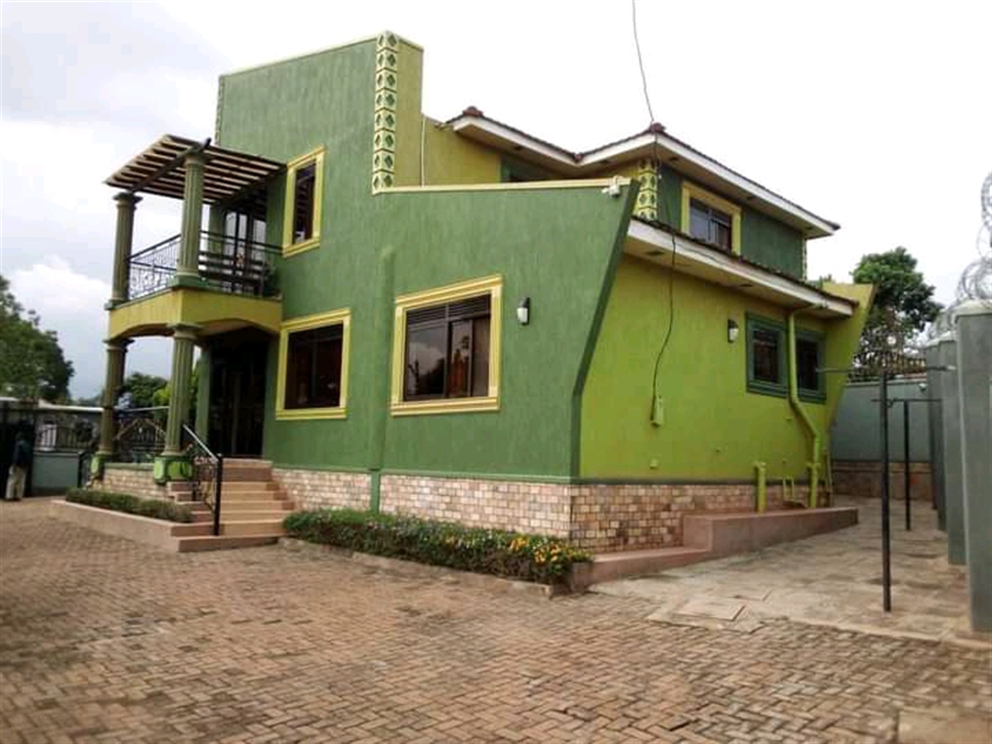 Mansion for rent in Kigo Wakiso