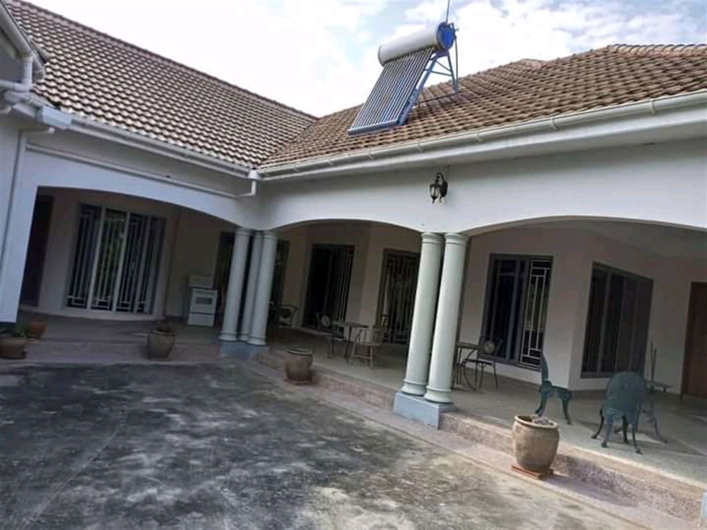 Mansion for sale in Kakiri Wakiso