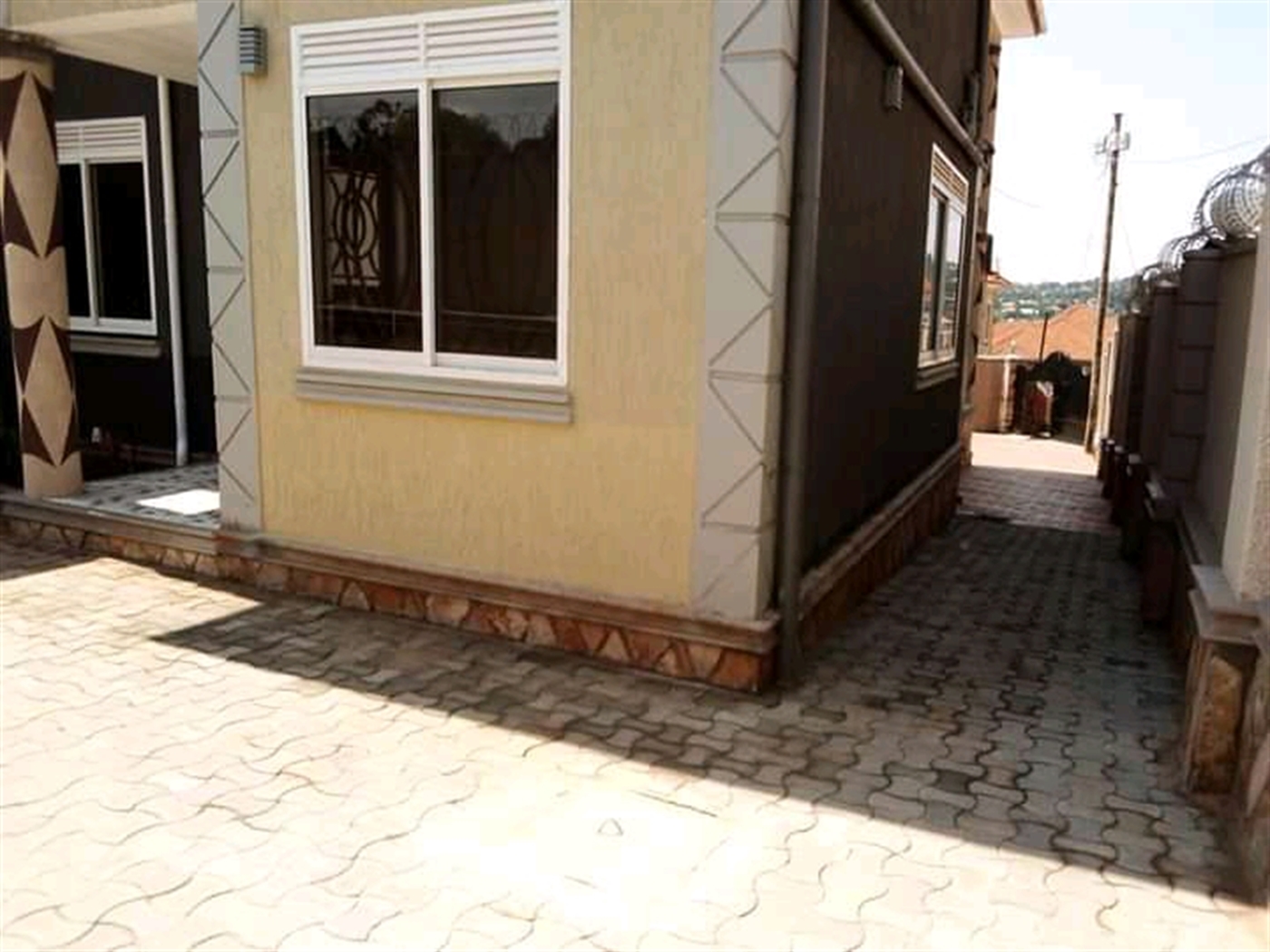 Mansion for sale in Kitende Wakiso