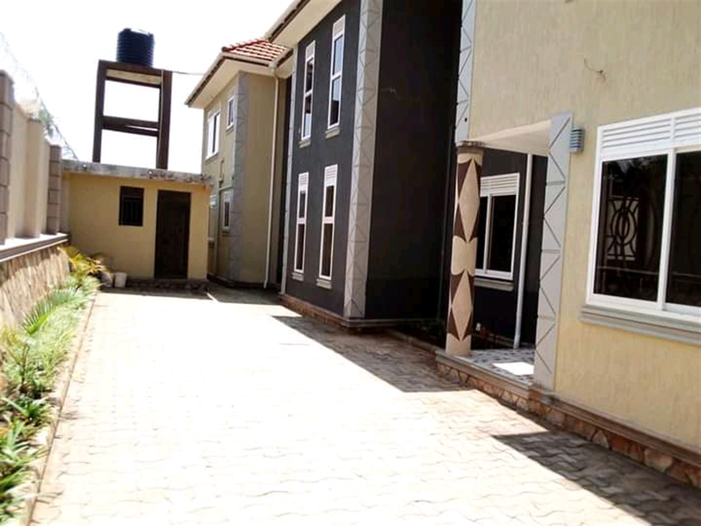 Mansion for sale in Kitende Wakiso