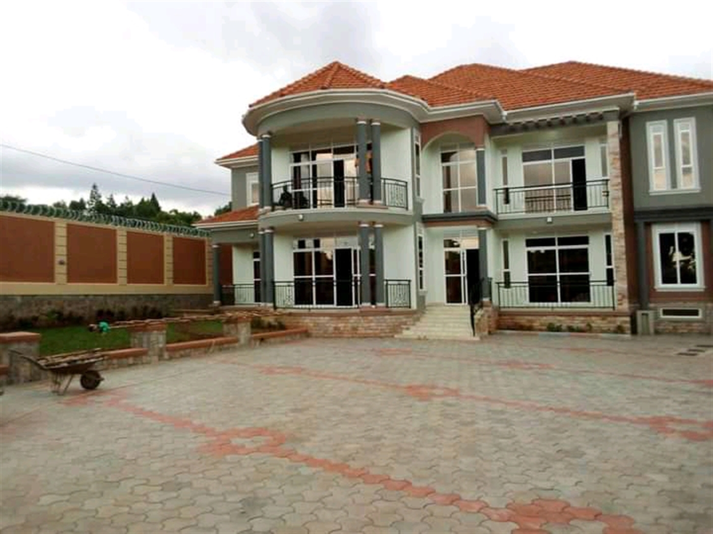 Mansion for sale in Kigo Wakiso