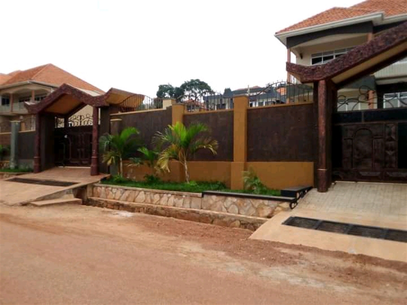 Mansion for sale in Bwebajja Wakiso