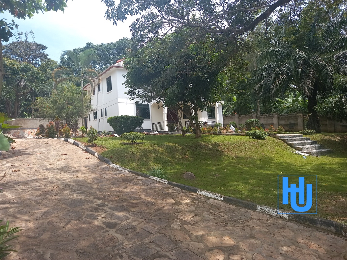 Mansion for rent in Munyonyo Wakiso