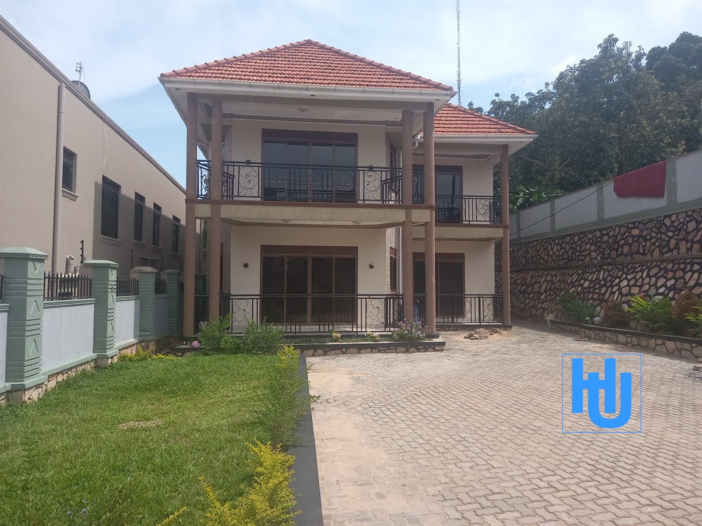 Mansion for sale in Munyonyo Wakiso