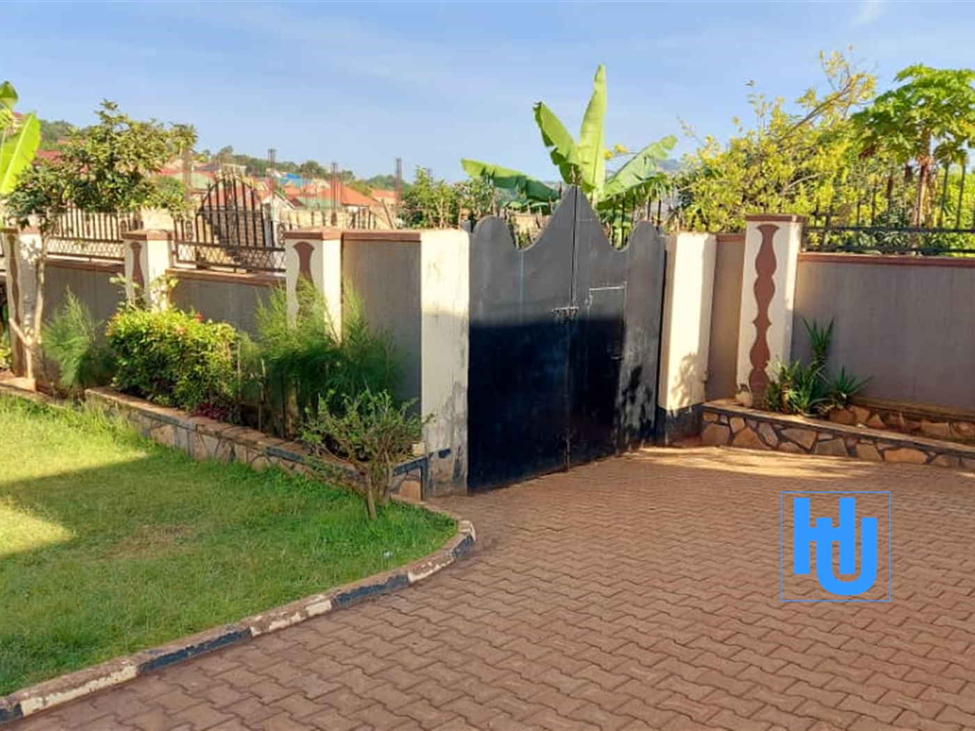 Mansion for sale in Ndejje Wakiso