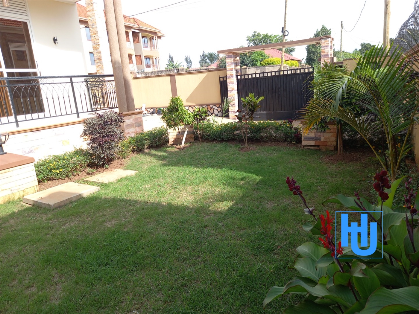 Mansion for sale in Kira Wakiso