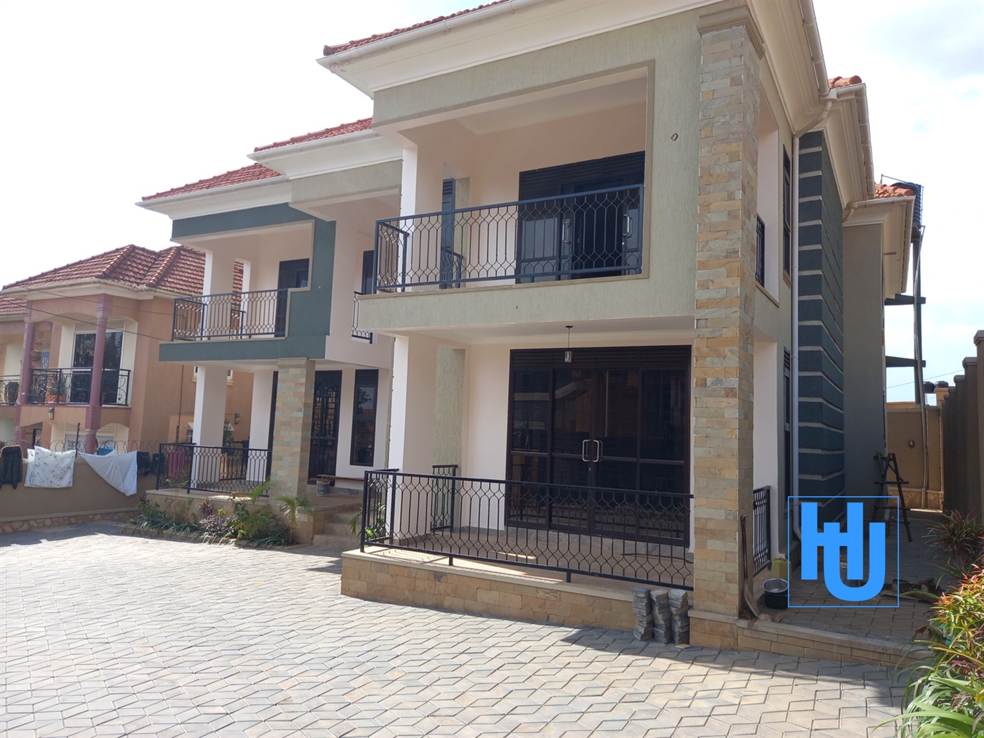 Mansion for sale in Kira Wakiso