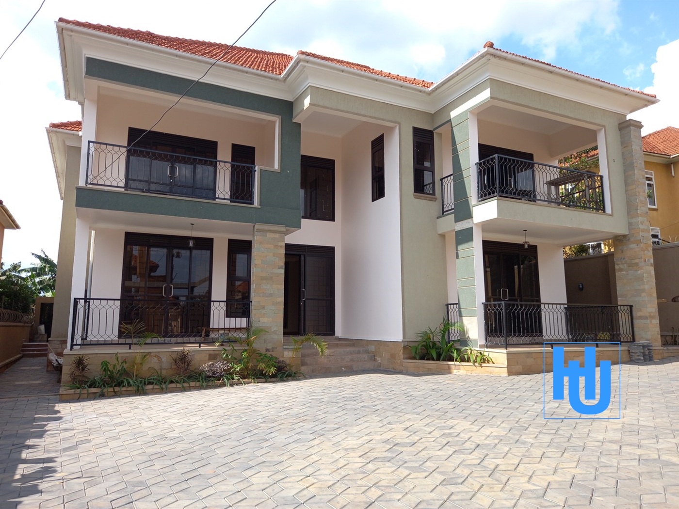 Mansion for sale in Kira Wakiso