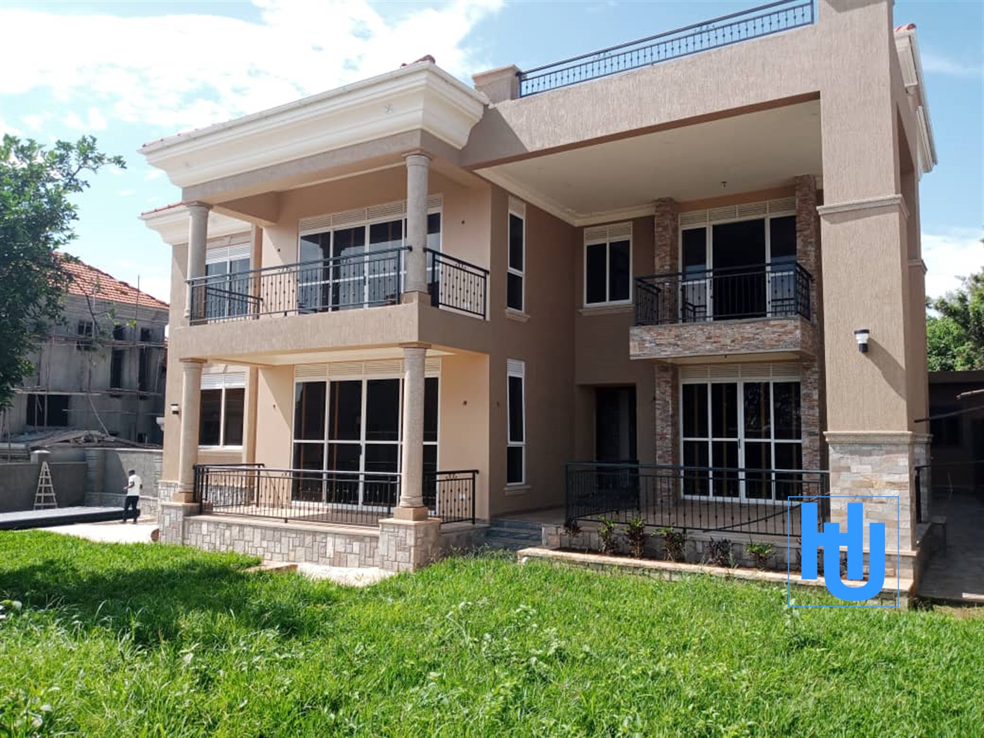 Mansion for sale in Munyonyo Wakiso