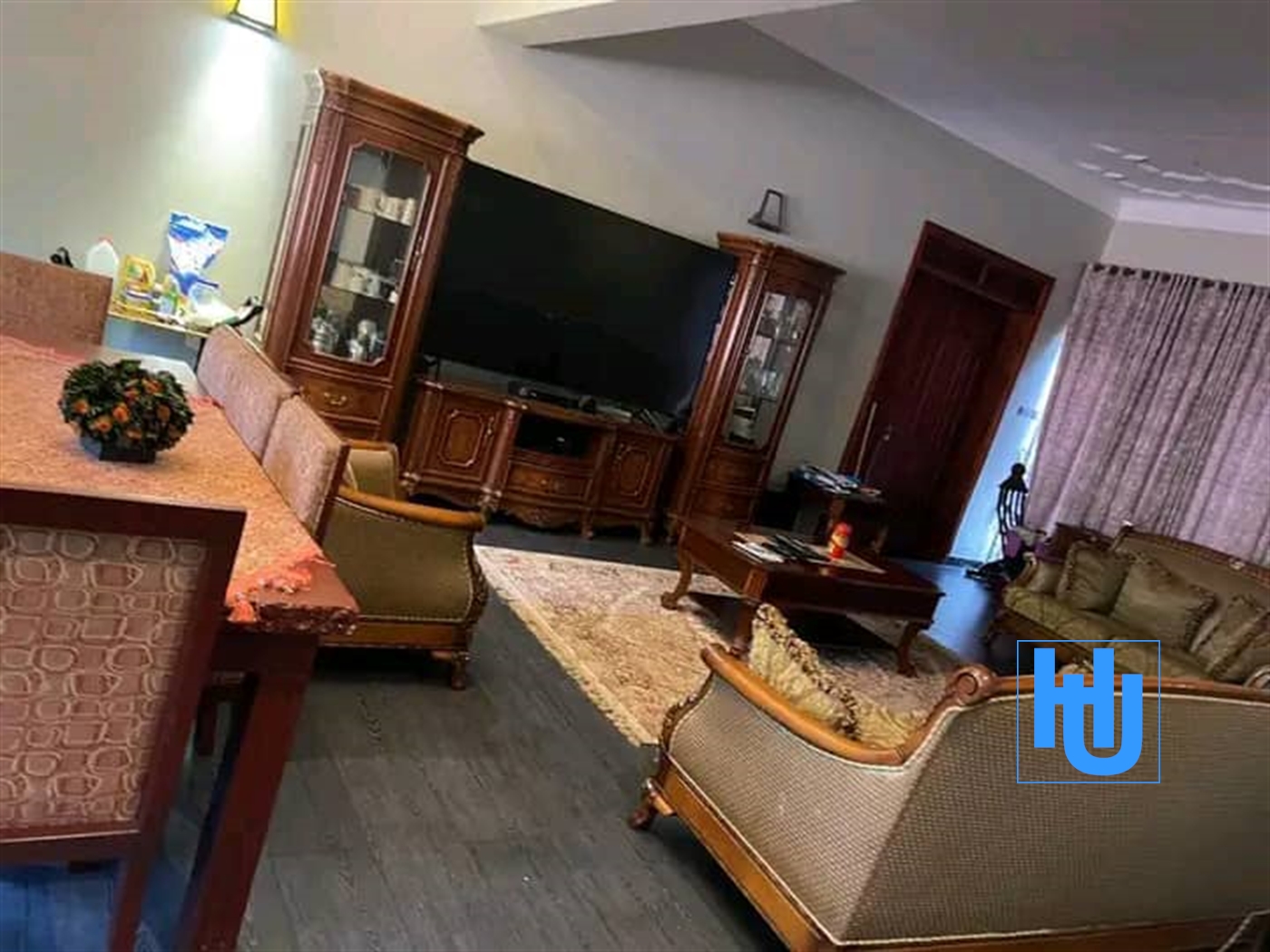 Mansion for sale in Munyonyo Wakiso