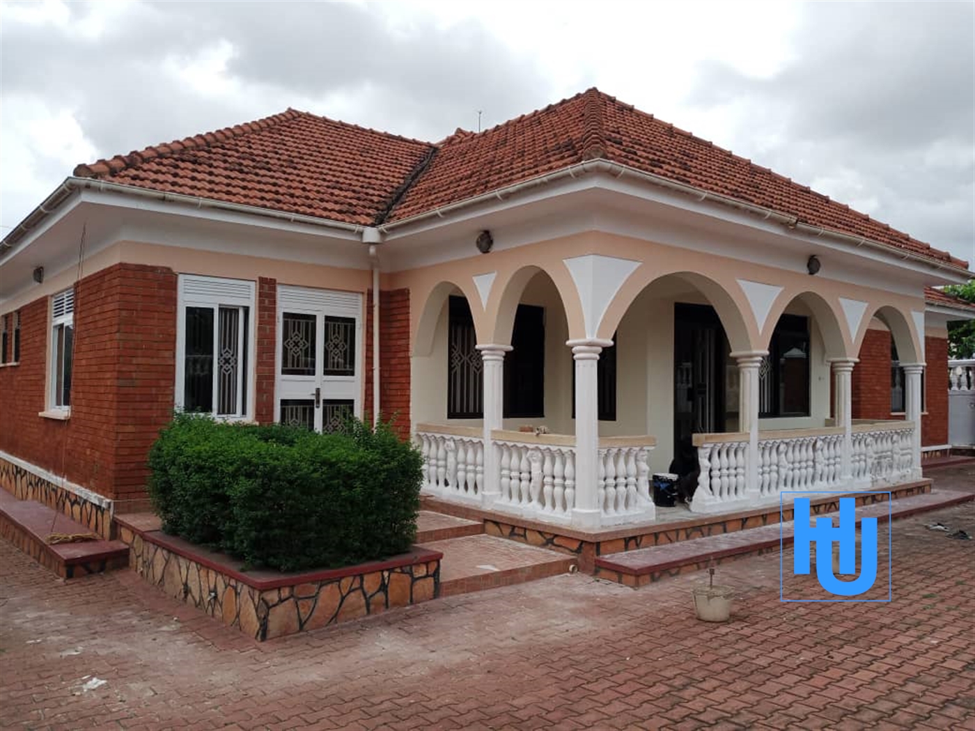 Bungalow for rent in Kiwaatule Kampala