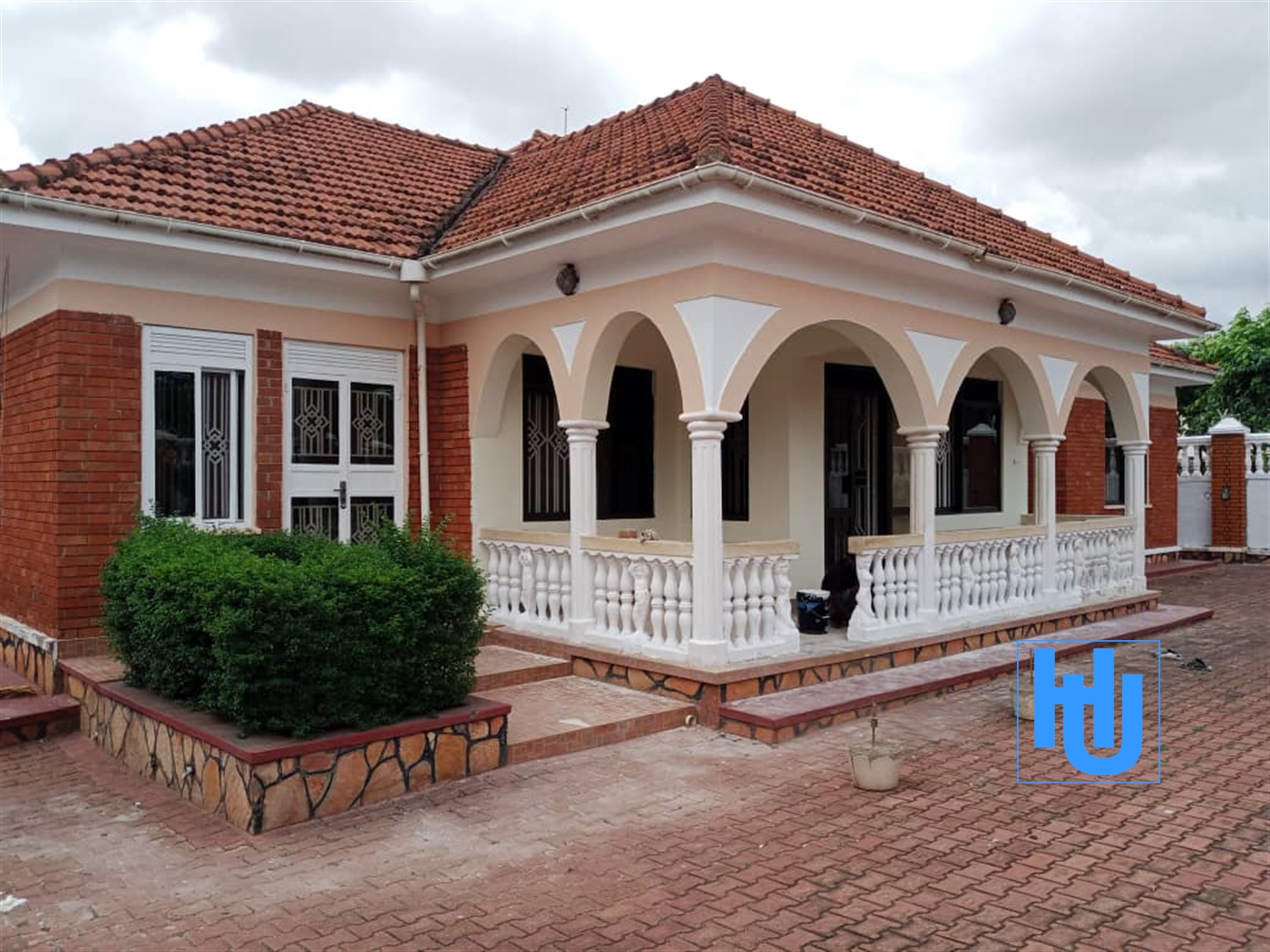 Bungalow for rent in Kiwaatule Kampala