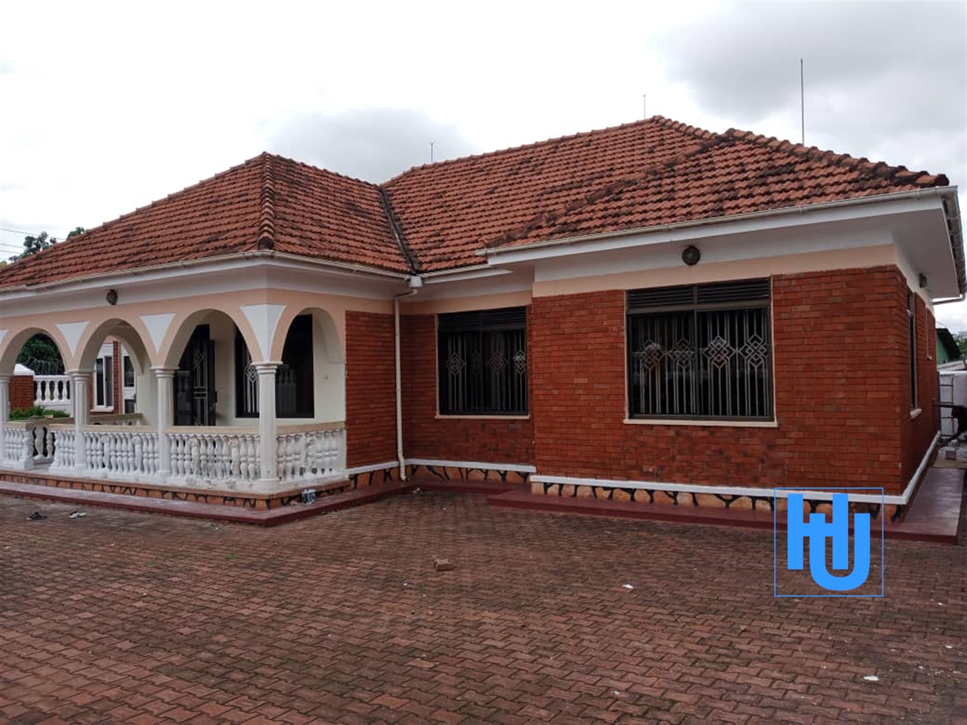 Bungalow for rent in Kiwaatule Kampala