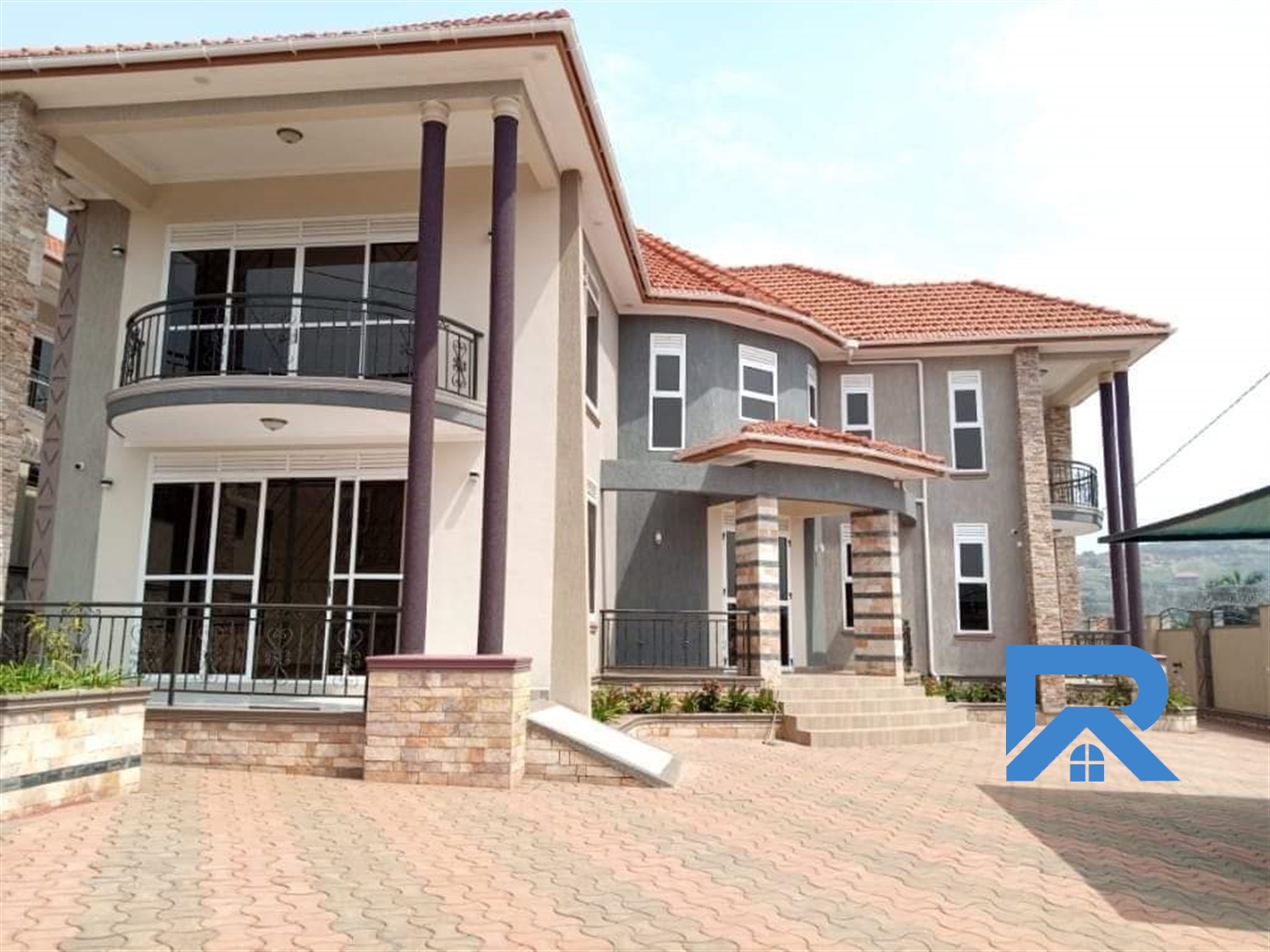 Storeyed house for sale in Bwebajja Wakiso