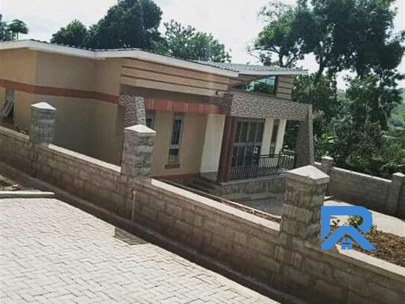 Bungalow for rent in Mutungo Kampala