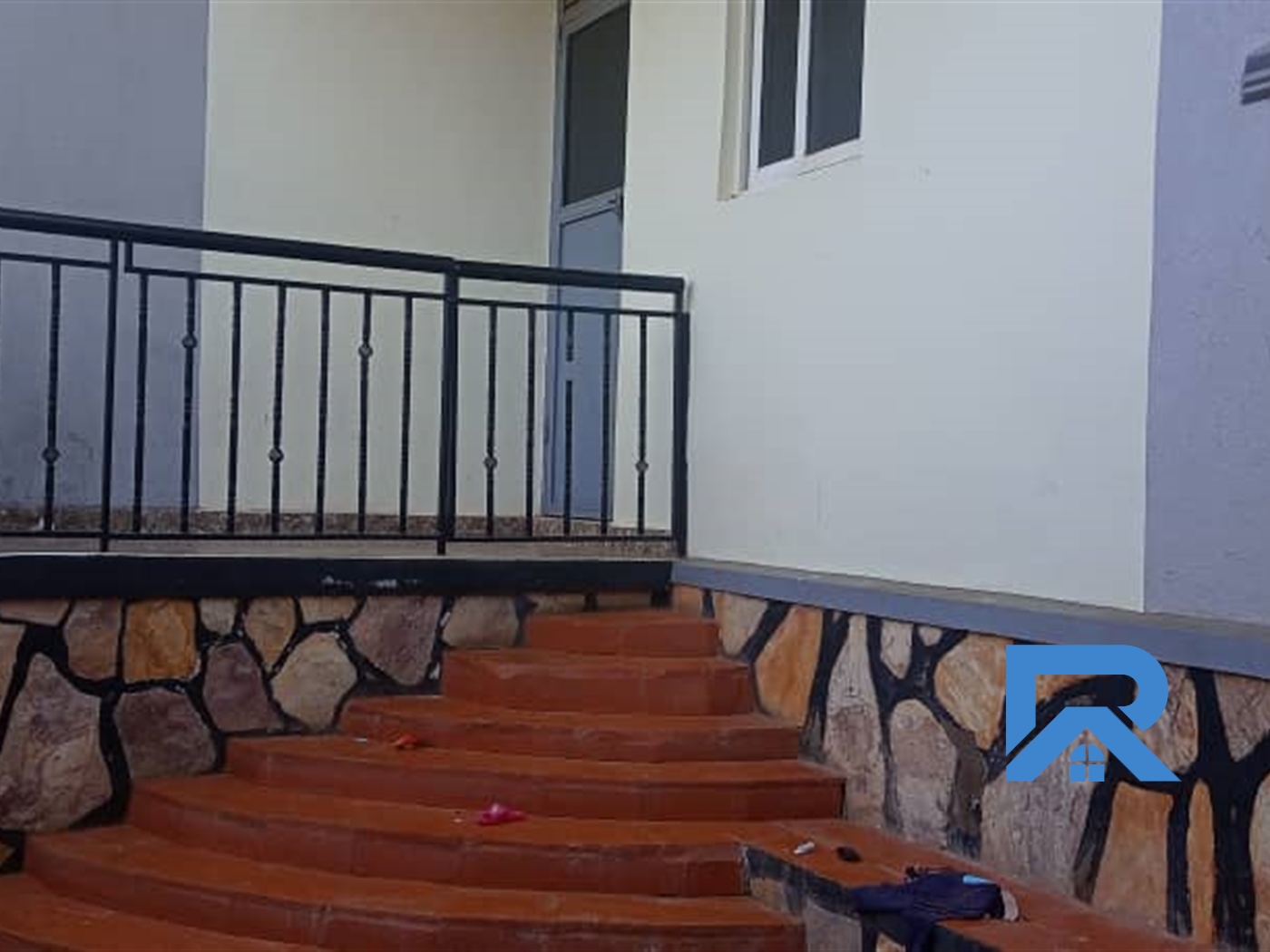 Storeyed house for rent in Kitende Kampala