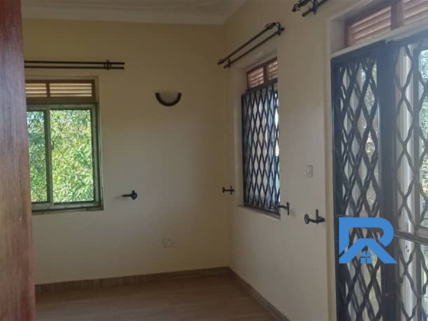 Storeyed house for rent in Kitende Kampala