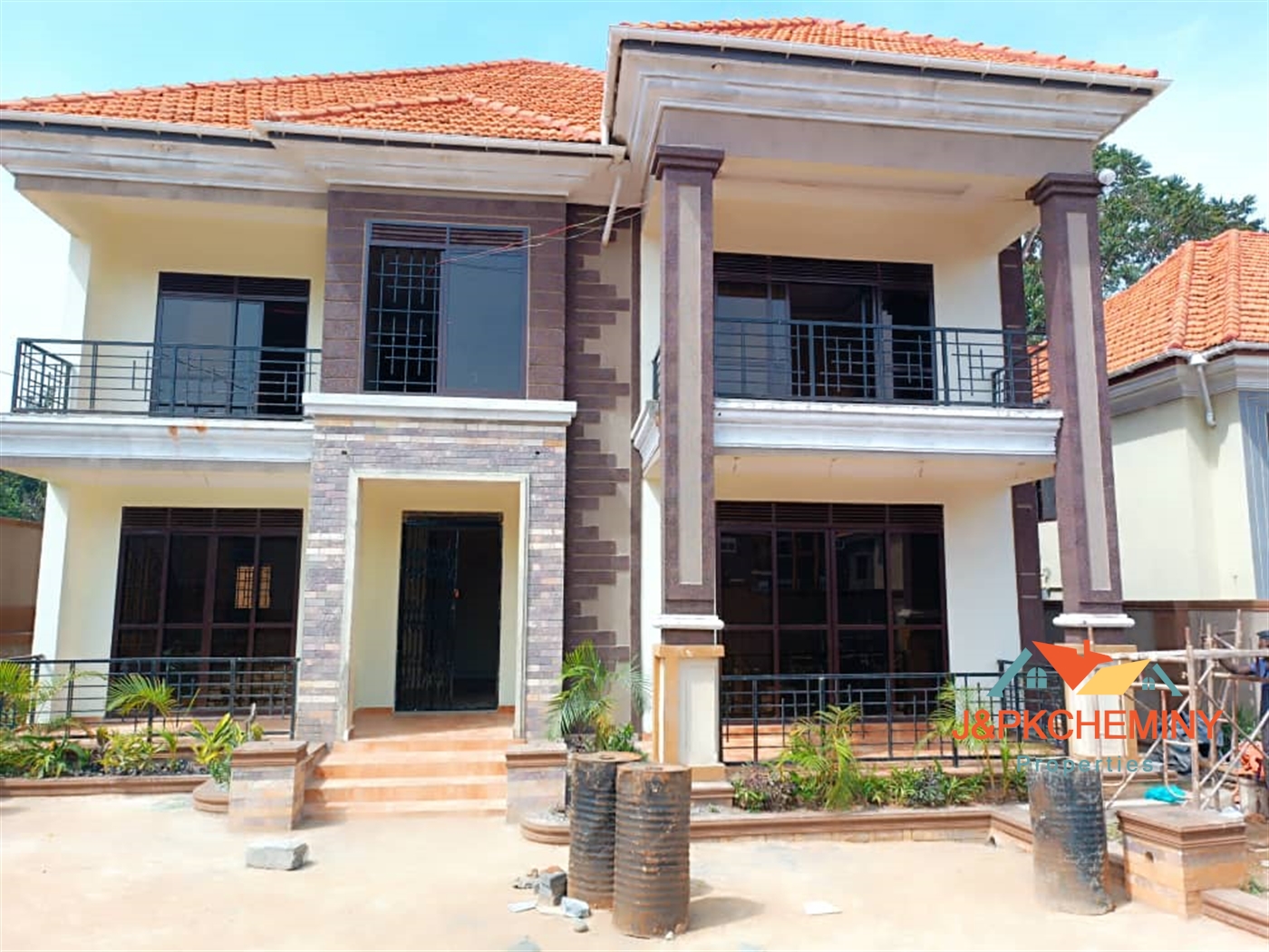 Storeyed house for sale in Kisaasi Wakiso