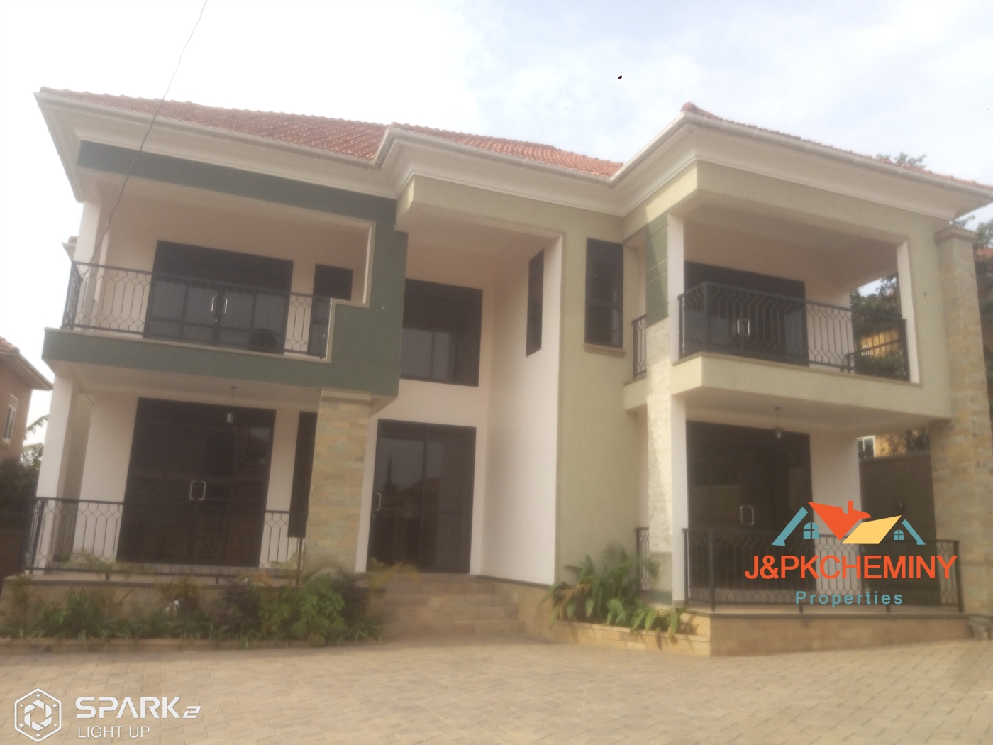 Mansion for sale in Kira Wakiso