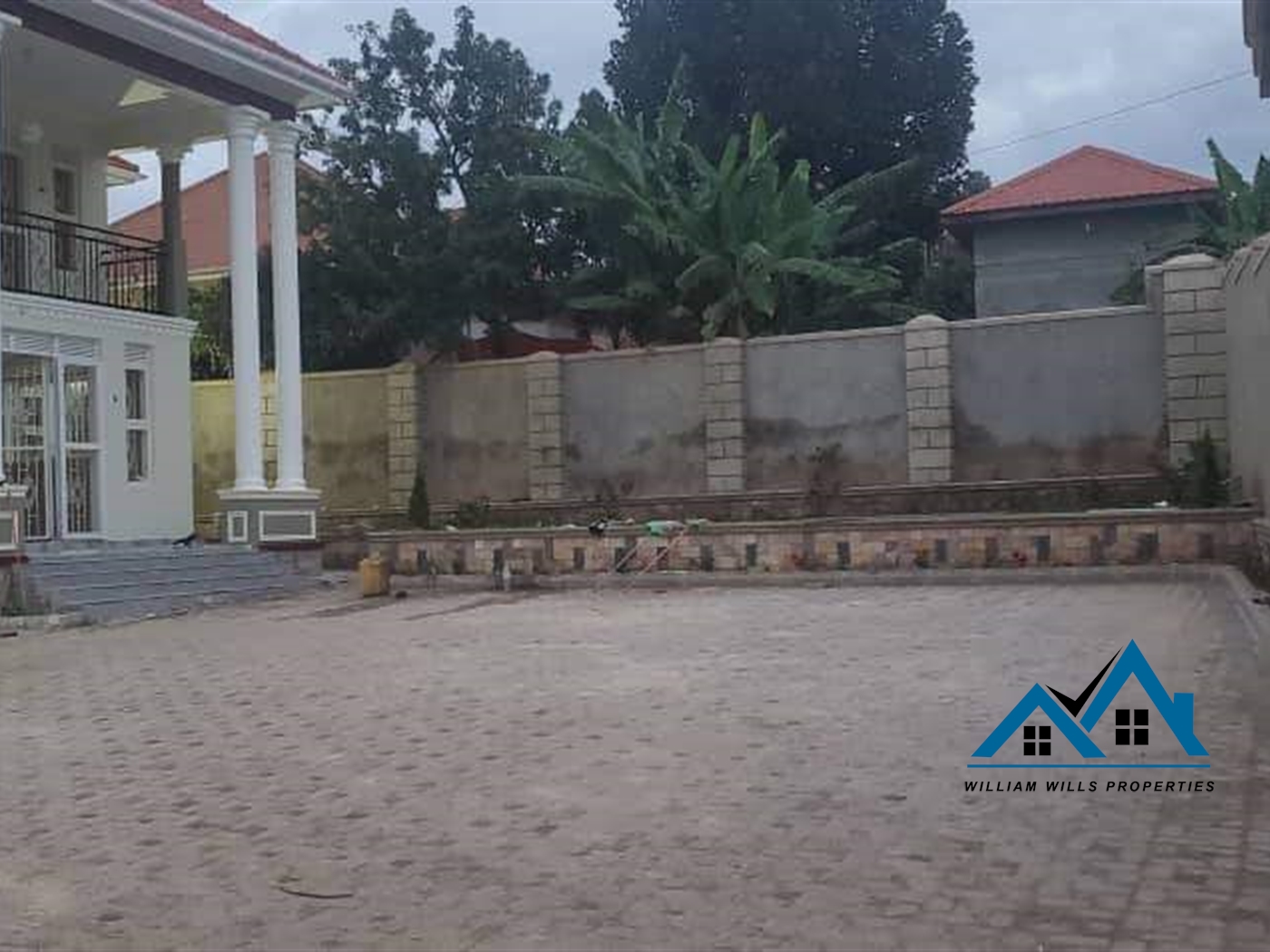 Storeyed house for sale in Segguku Wakiso