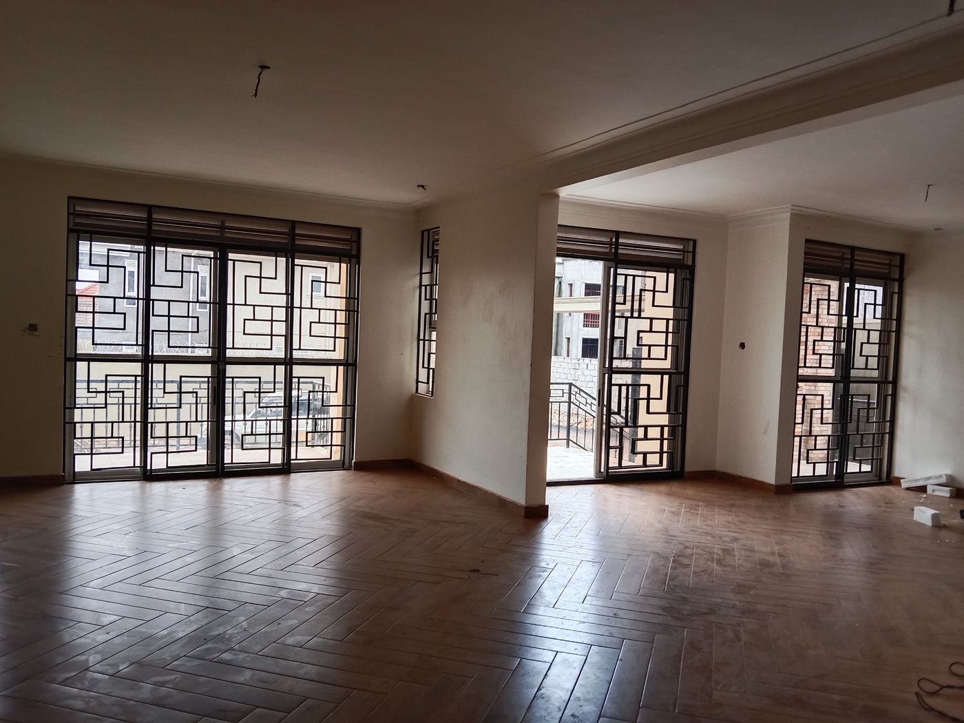 Mansion for sale in Kira Wakiso