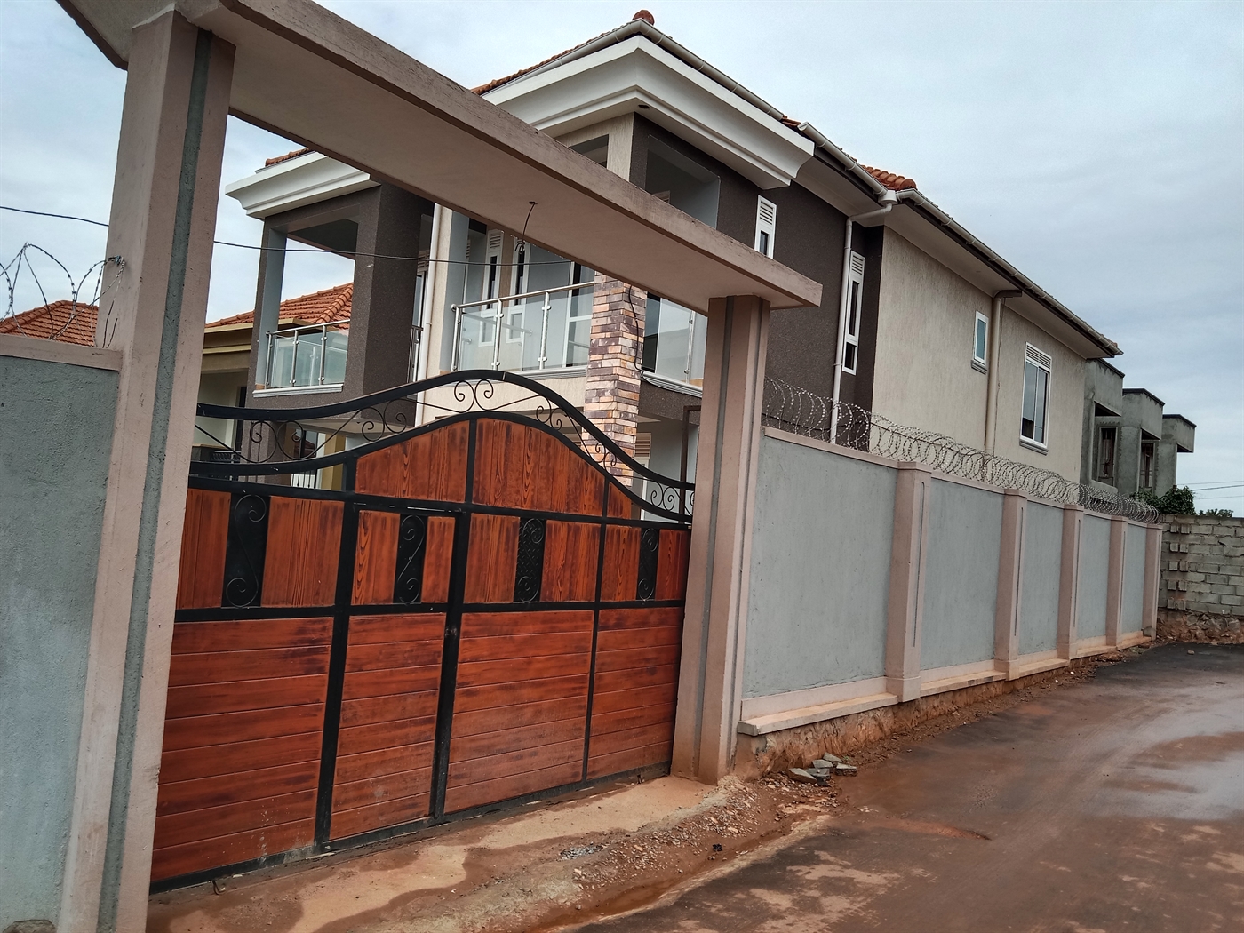 Penthouse for sale in Kira Wakiso