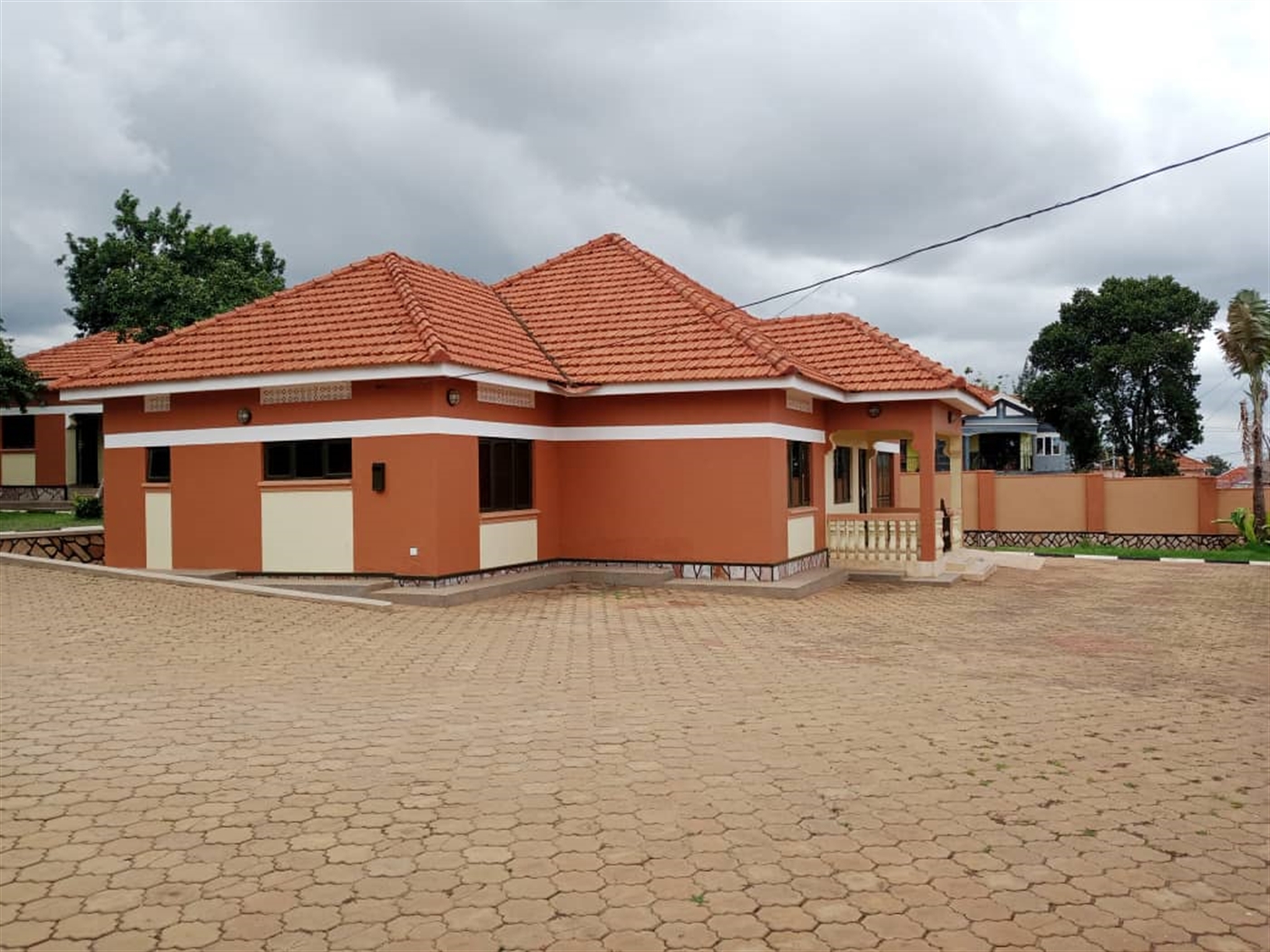 Bungalow for rent in Kiwaatule Kampala