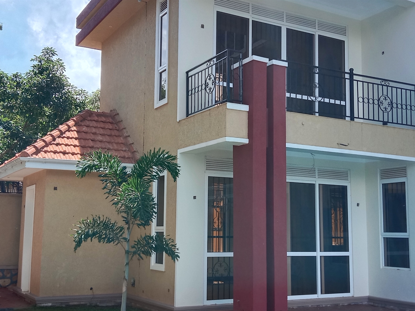 Storeyed house for sale in Munyonyo Kampala