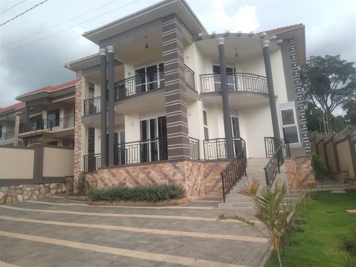 Storeyed house for sale in Kiwaatule Kampala