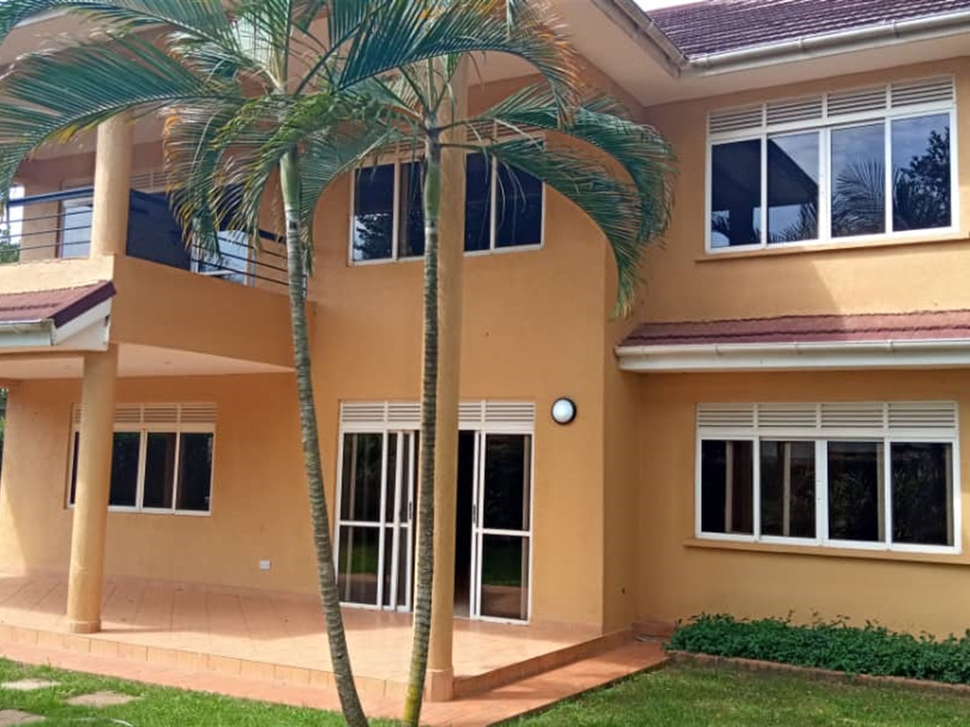 Storeyed house for sale in Munyonyo Kampala