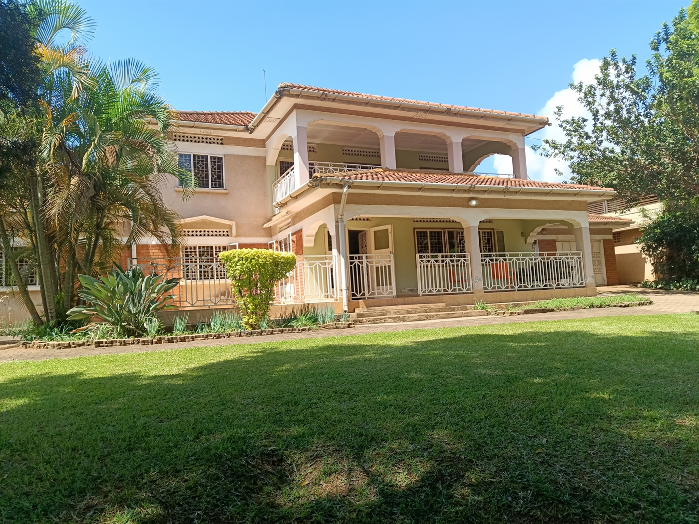 Storeyed house for sale in Kireka Wakiso