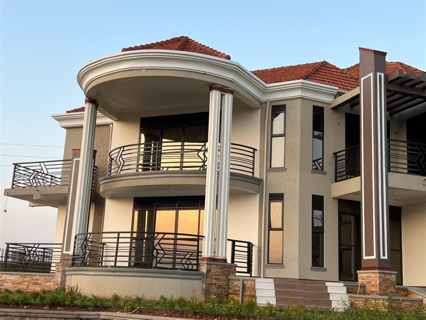 Mansion for sale in Bwebajja Wakiso