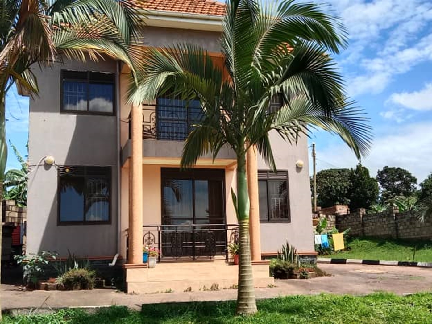 Storeyed house for sale in Ssekiwunga Wakiso