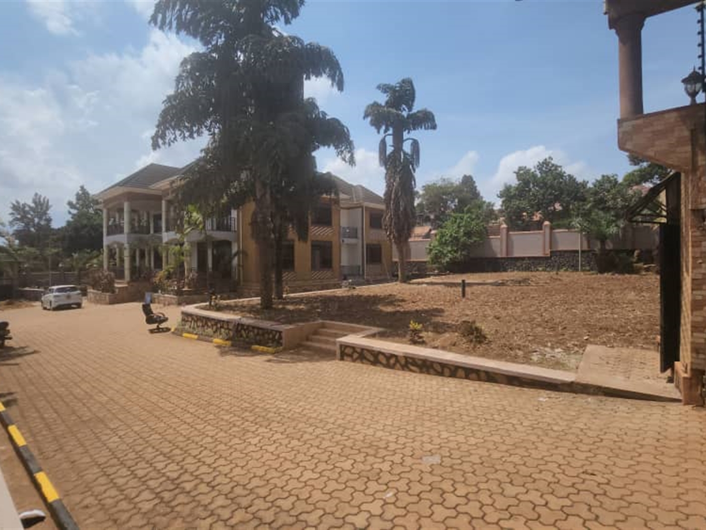 Mansion for sale in Mutundwe Wakiso