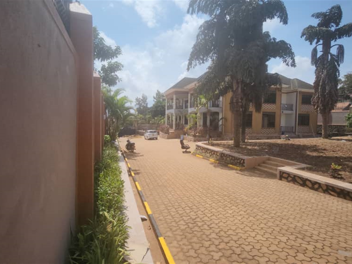 Mansion for sale in Mutundwe Wakiso