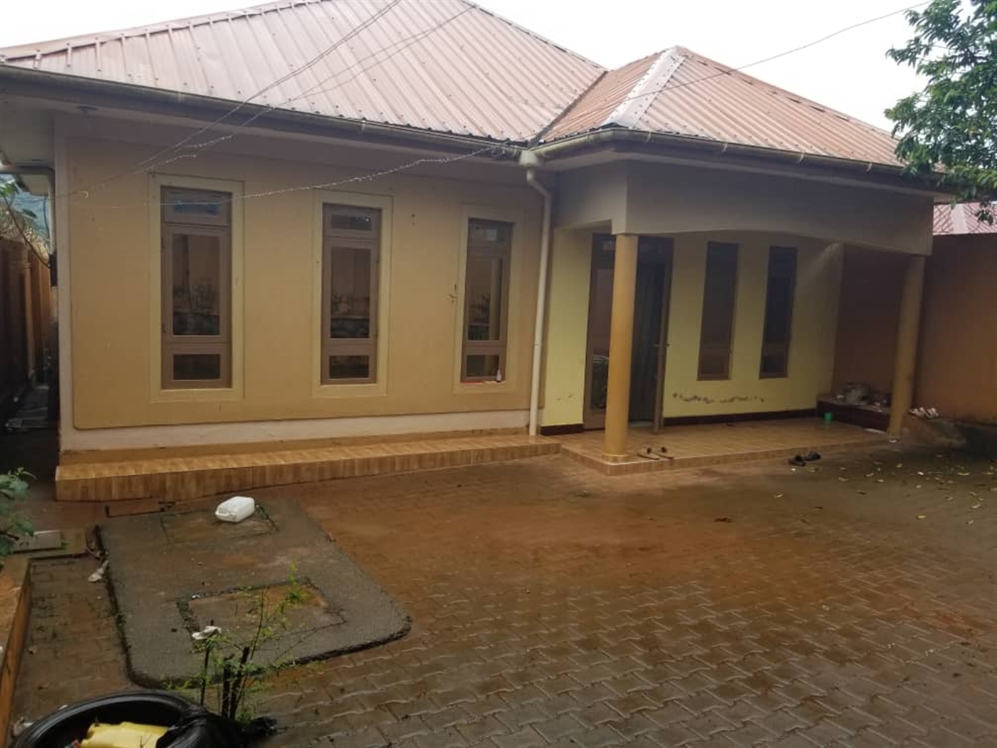 Bungalow for sale in Janyi Wakiso