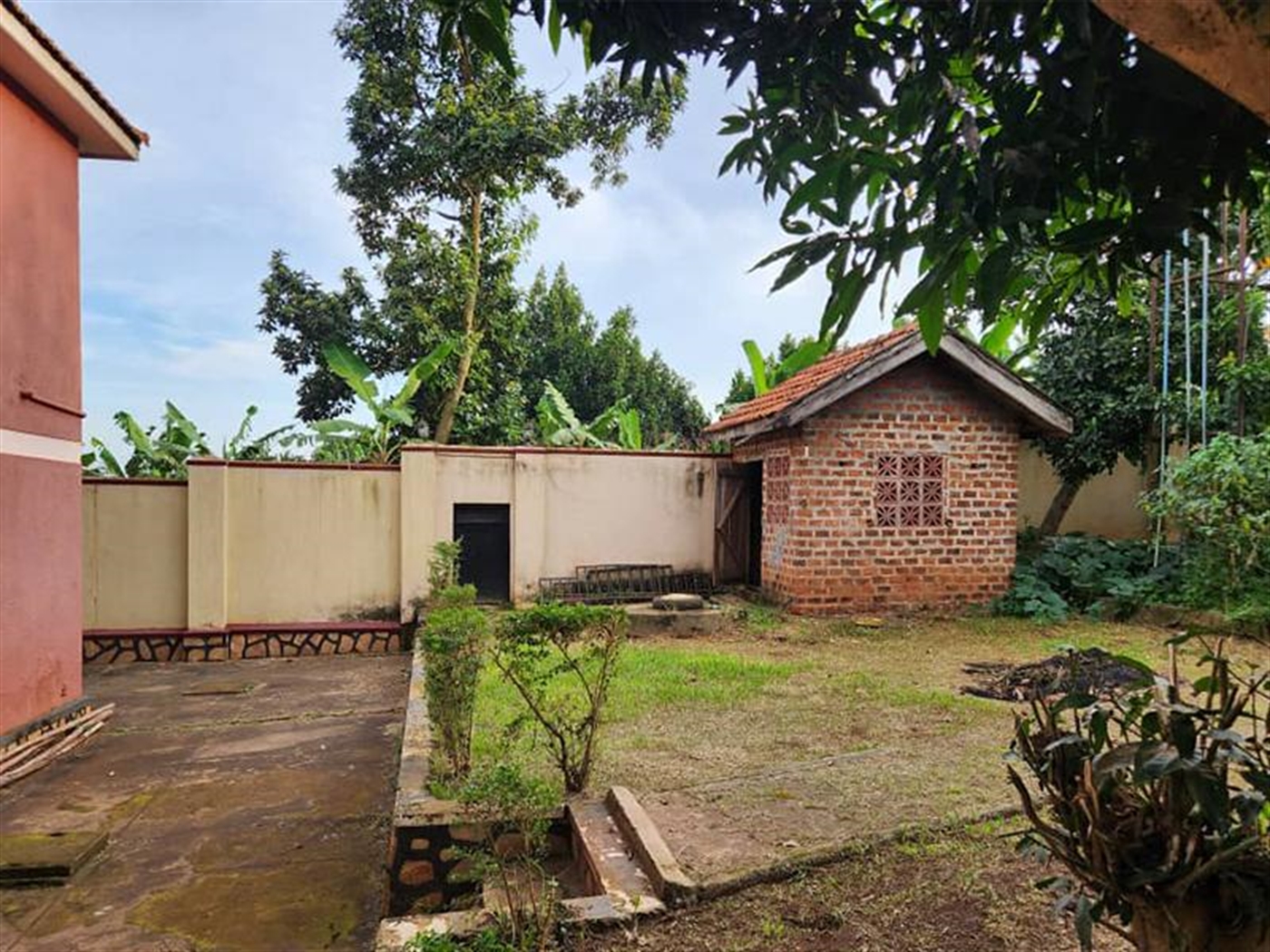Storeyed house for sale in Nansana Wakiso
